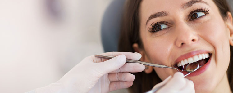 Parodontitisbehandlung - Zahnarzt Selters, Dr. Maximilian Hilger